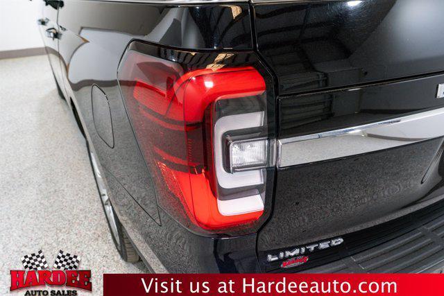 Photo of 2023 Agate Black Metallic Ford Expedition Max