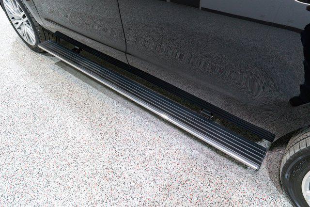 Photo of 2023 Agate Black Metallic Ford Expedition Max