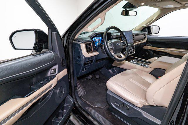 Photo of 2023 Agate Black Metallic Ford Expedition Max