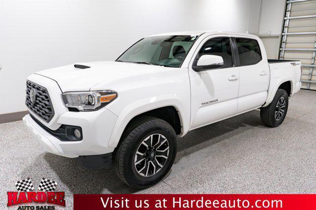 Photo of 2021 Super White Toyota Tacoma