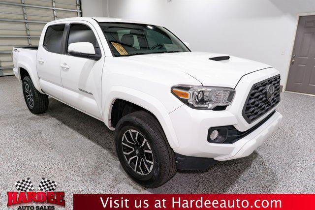 Photo of 2021 Super White Toyota Tacoma