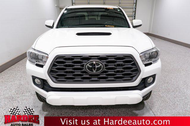Photo of 2021 Super White Toyota Tacoma