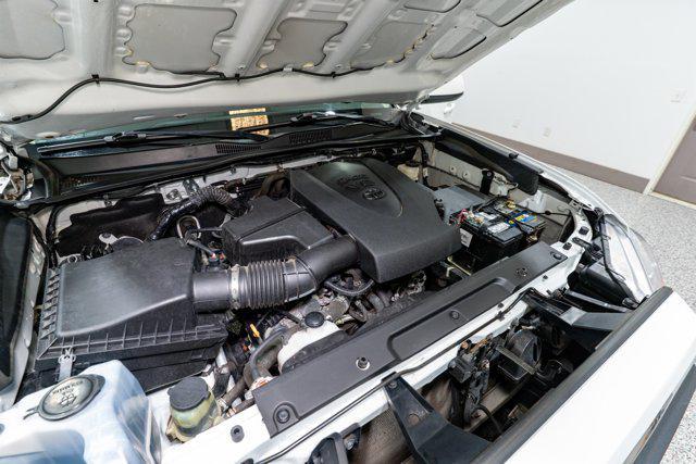 Photo of 2022 White Toyota Tacoma