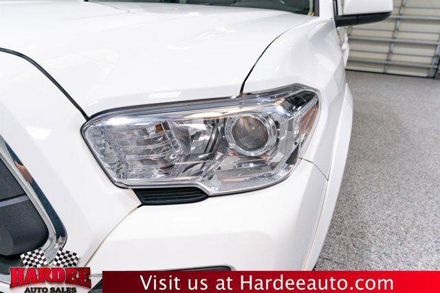 Photo of 2022 White Toyota Tacoma