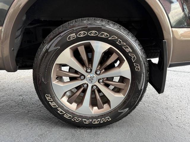 Photo of 2015 Tuxedo Black Metallic Ford F-150