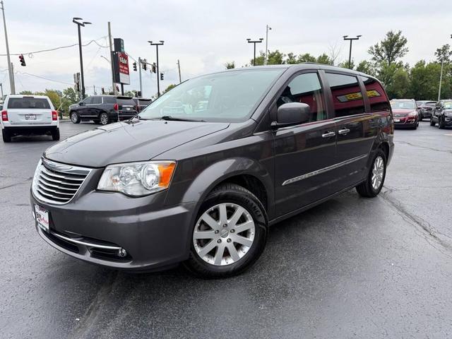 Photo of 2015 Granite Crystal Metallic Clearcoat Chrysler Town & Country