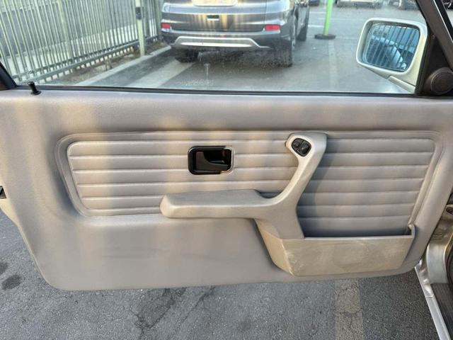 Photo of 1988 Gray BMW 325