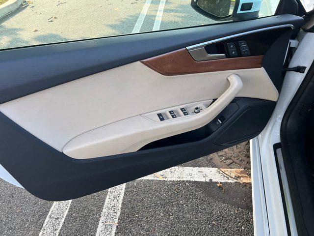 Photo of 2022 Glacier White Metallic/Black Roof Audi A5