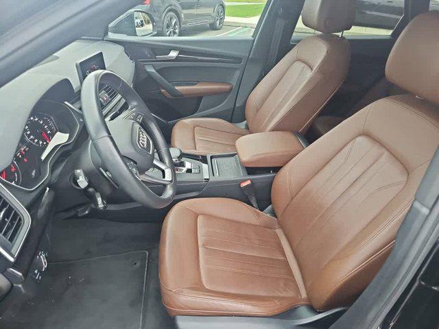 Photo of 2020 Mythos Black Metallic Audi Q5