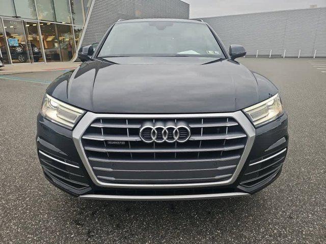 Photo of 2020 Mythos Black Metallic Audi Q5