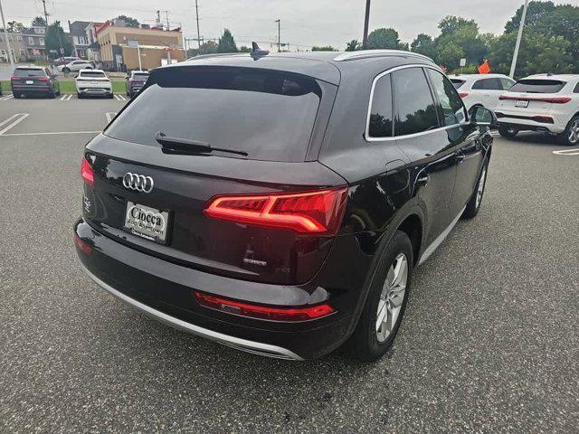 Photo of 2020 Mythos Black Metallic Audi Q5