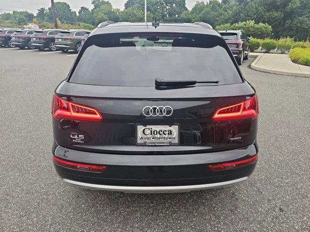 Photo of 2020 Mythos Black Metallic Audi Q5