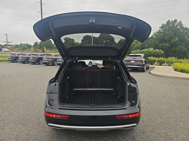 Photo of 2020 Mythos Black Metallic Audi Q5