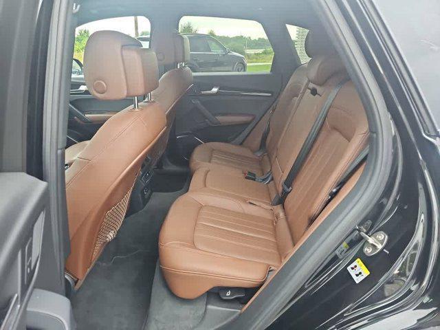 Photo of 2020 Mythos Black Metallic Audi Q5