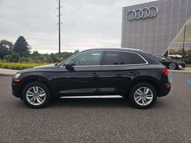 Photo of 2020 Mythos Black Metallic Audi Q5