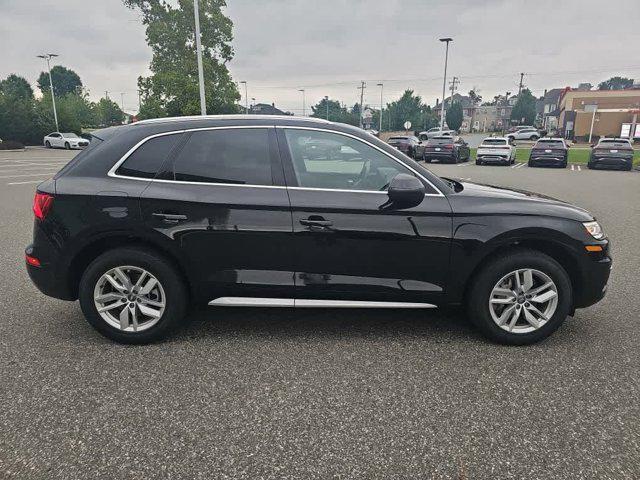 Photo of 2020 Mythos Black Metallic Audi Q5