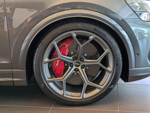 Photo of 2025 Daytona Gray Pearl Effect Audi RS Q8