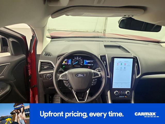 Photo of 2022 Red Ford Edge