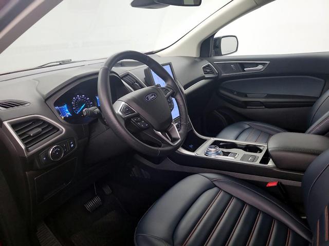 Photo of 2022 Red Ford Edge