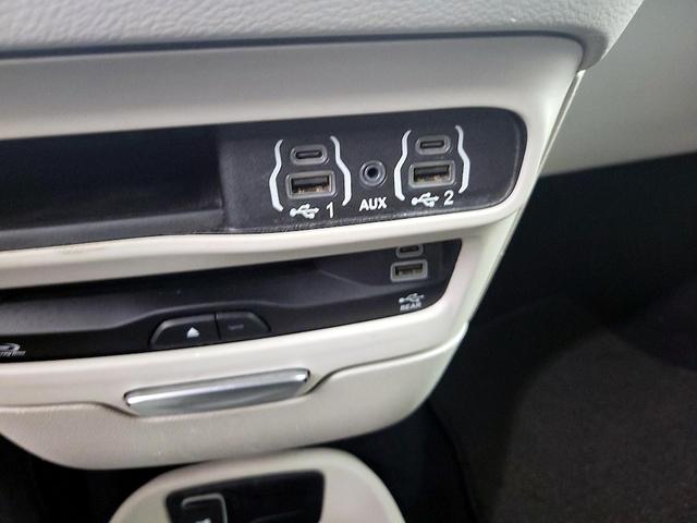 Photo of 2022 Blue Chrysler Pacifica