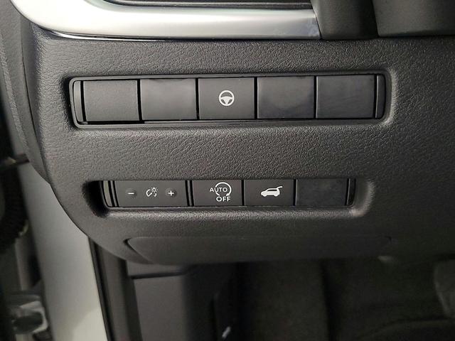 Photo of 2025 Silver Nissan Rogue