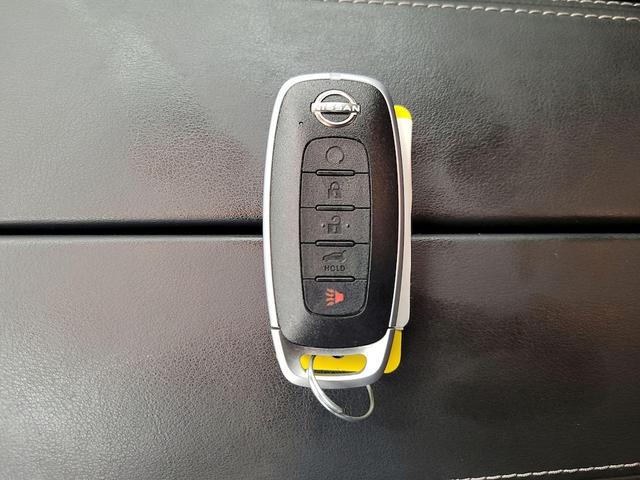 Photo of 2025 Silver Nissan Rogue