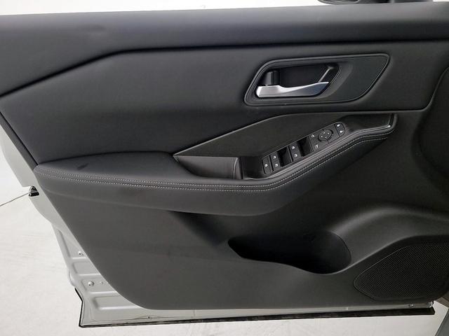 Photo of 2025 Silver Nissan Rogue