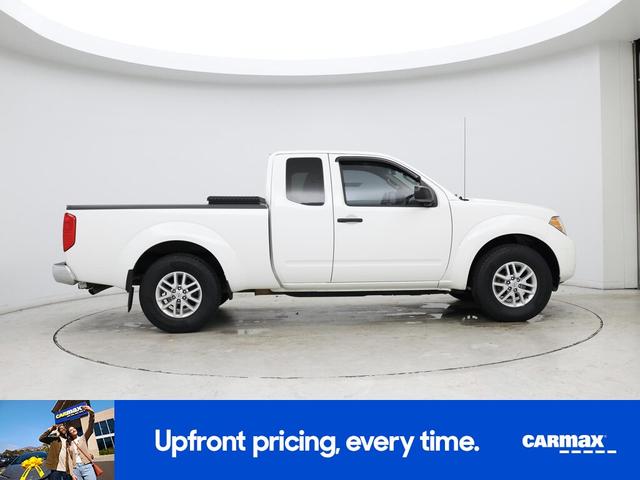 Photo of 2015 White Nissan Frontier