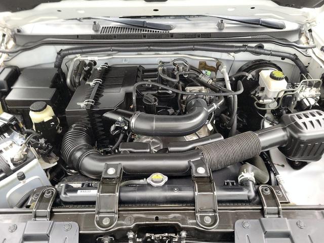 Photo of 2015 White Nissan Frontier
