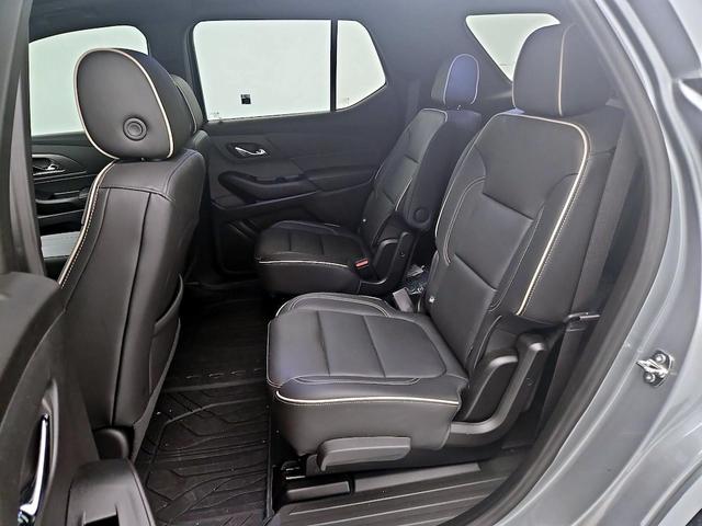 Photo of 2023 Silver Chevrolet Traverse