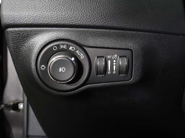 Photo of 2018 Granite Crystal Metallic Clearcoat Jeep Compass