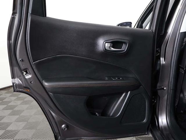 Photo of 2018 Granite Crystal Metallic Clearcoat Jeep Compass