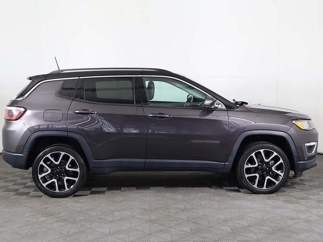 Photo of 2018 Granite Crystal Metallic Clearcoat Jeep Compass