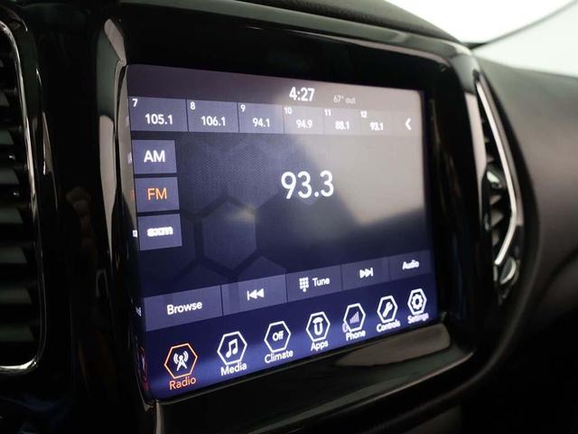 Photo of 2018 Granite Crystal Metallic Clearcoat Jeep Compass