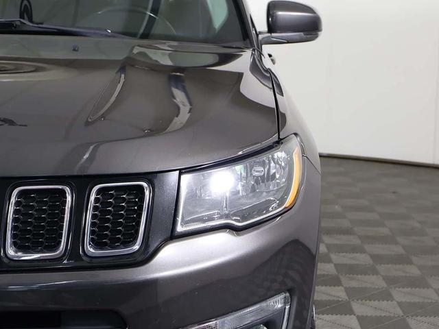 Photo of 2018 Granite Crystal Metallic Clearcoat Jeep Compass