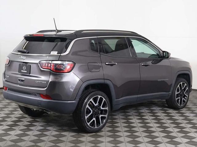 Photo of 2018 Granite Crystal Metallic Clearcoat Jeep Compass