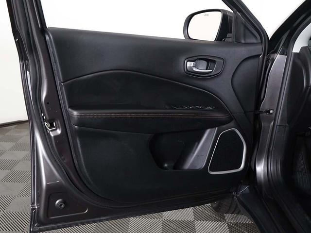 Photo of 2018 Granite Crystal Metallic Clearcoat Jeep Compass
