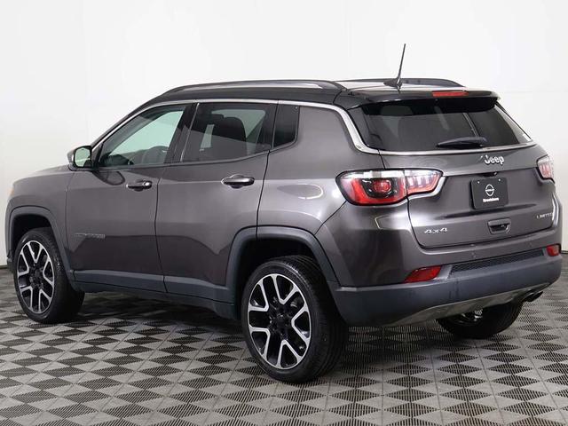 Photo of 2018 Granite Crystal Metallic Clearcoat Jeep Compass