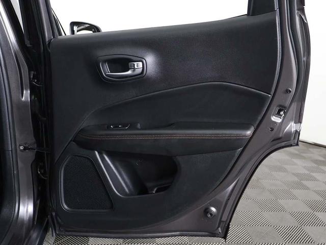 Photo of 2018 Granite Crystal Metallic Clearcoat Jeep Compass