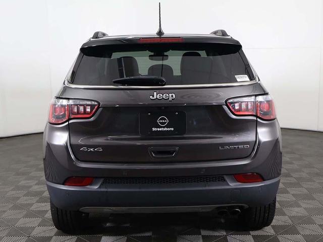 Photo of 2018 Granite Crystal Metallic Clearcoat Jeep Compass