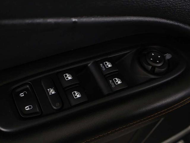 Photo of 2018 Granite Crystal Metallic Clearcoat Jeep Compass