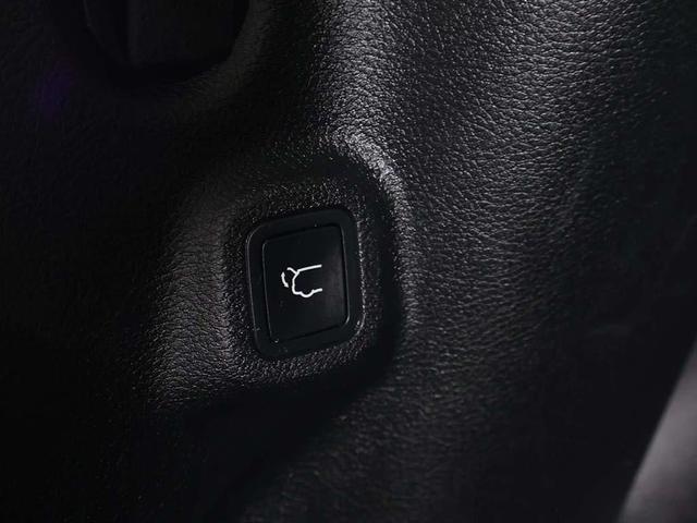 Photo of 2018 Granite Crystal Metallic Clearcoat Jeep Compass