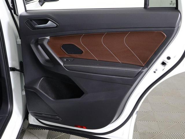 Photo of 2023 Opal White Volkswagen Tiguan