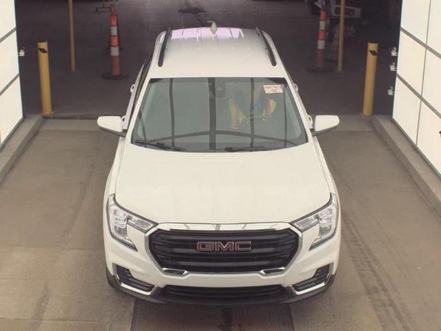 Photo of 2023 Summit White GMC Terrain