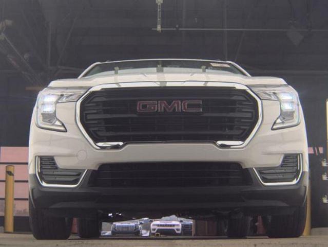 Photo of 2023 Summit White GMC Terrain