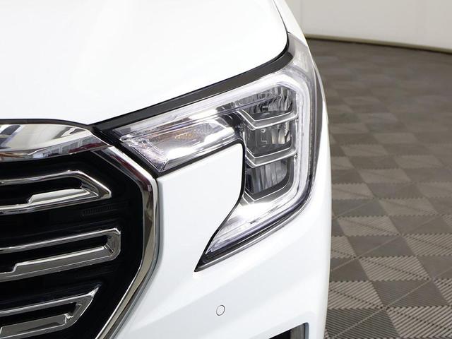 Photo of 2022 Summit White GMC Terrain
