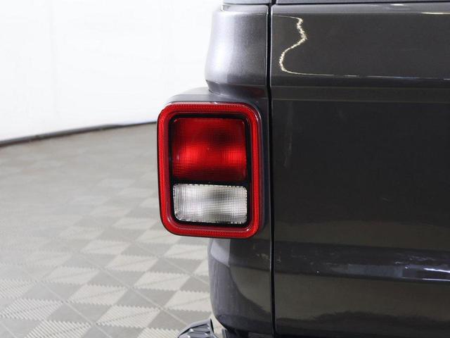 Photo of 2022 Granite Crystal Metallic Clearcoat Jeep Gladiator