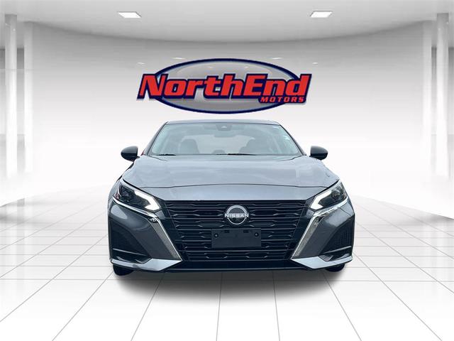 Photo of 2024 Gun Metallic Nissan Altima