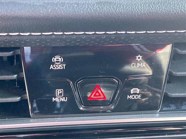 Photo of 2024 Pure White Volkswagen Atlas