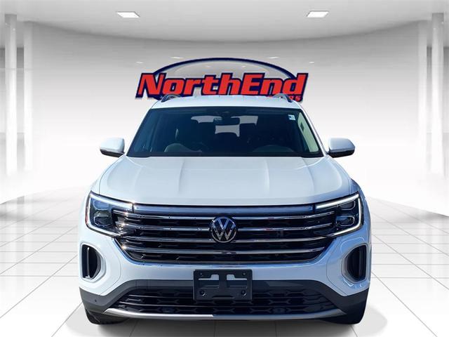 Photo of 2024 Pure White Volkswagen Atlas